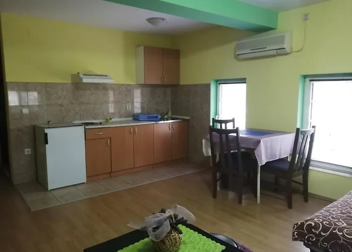 Apartments Hadzi