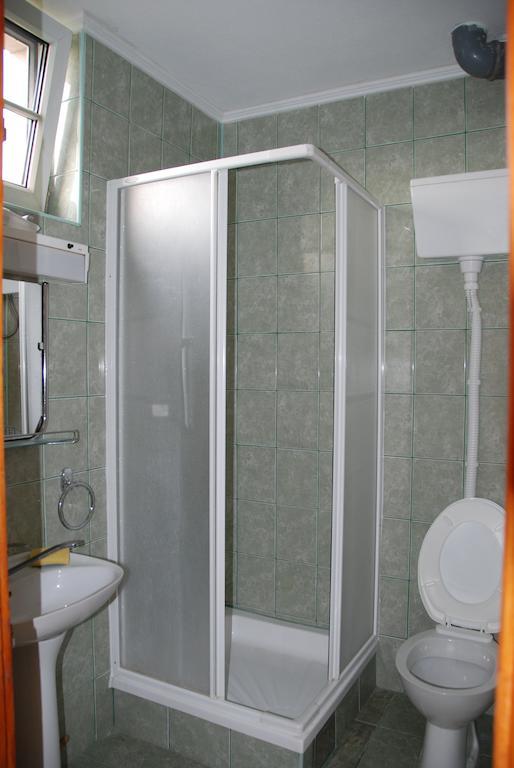 Hadzi Apartment *